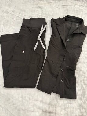 Figs Women's Black Jogger Scrub Pants with White Drawstrings & Button Up Top